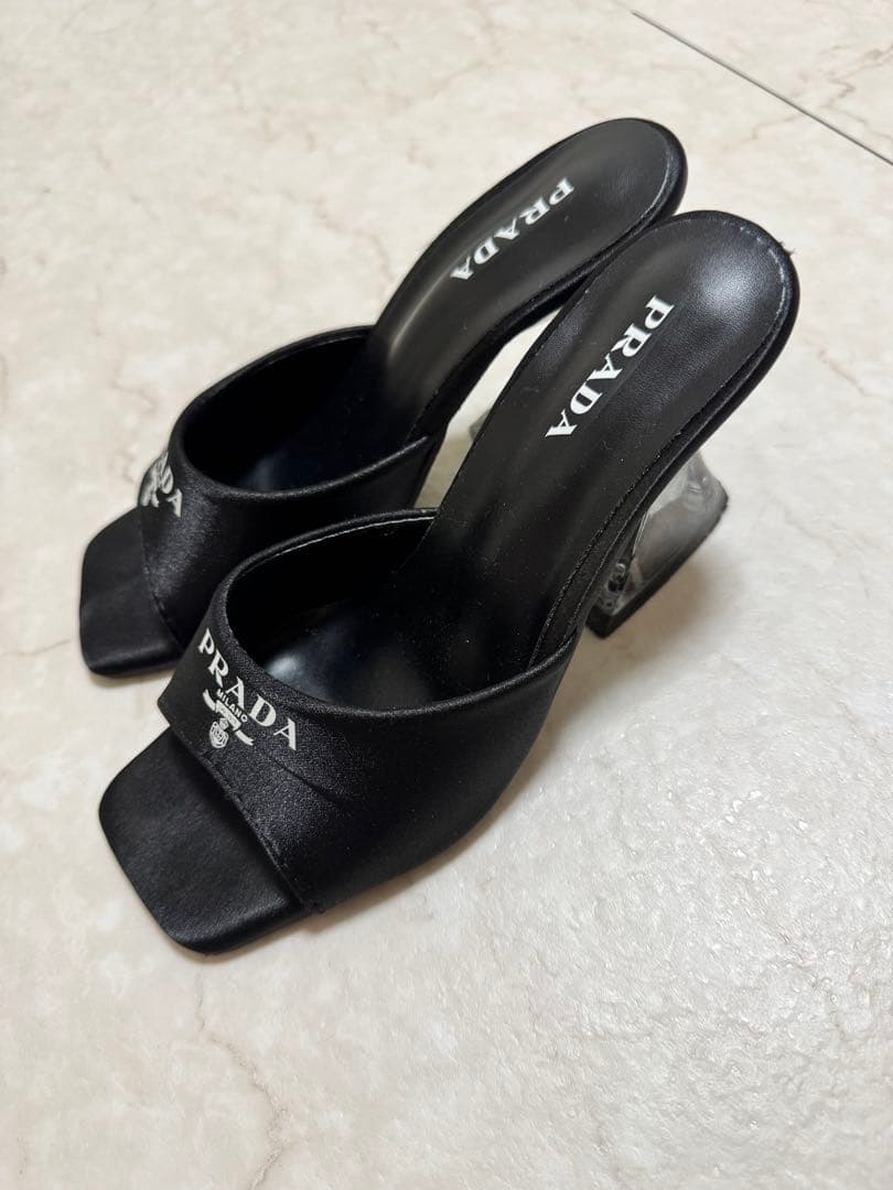 PRADA ブラック サテン ミュール クリアヒール