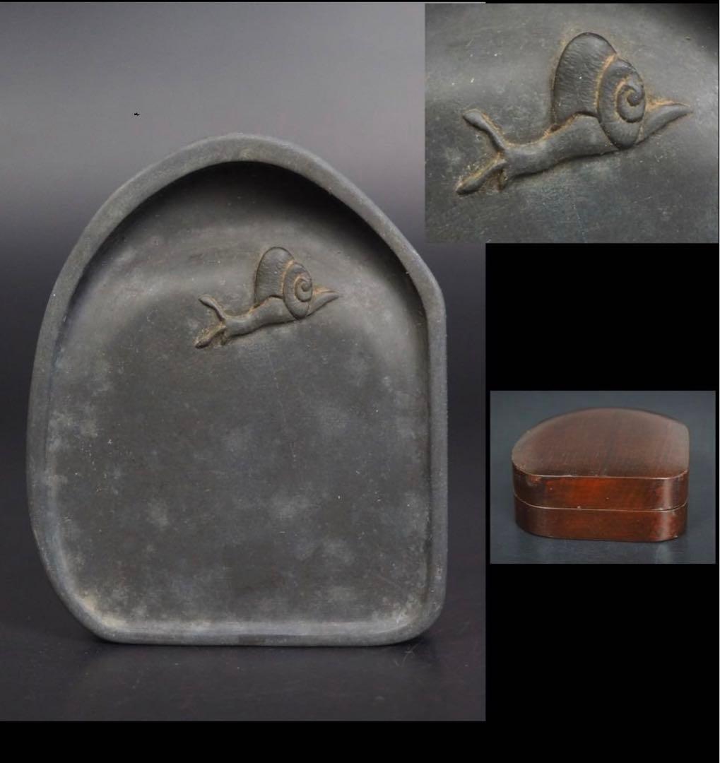 送料無料　中国古硯 　小振り『池中蝸牛』彫刻歙硯 　7.4×6ｃｍ　中国古玩