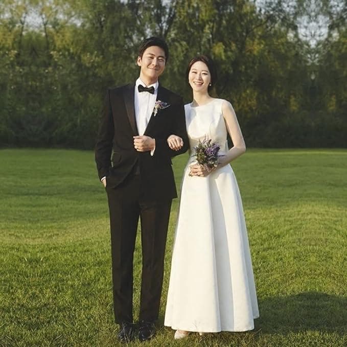 【新品】ウェディングドレス Aライン ノースリーブ 光沢サテン 二次会 前撮り