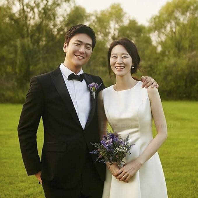 【新品】ウェディングドレス Aライン ノースリーブ 光沢サテン 二次会 前撮り