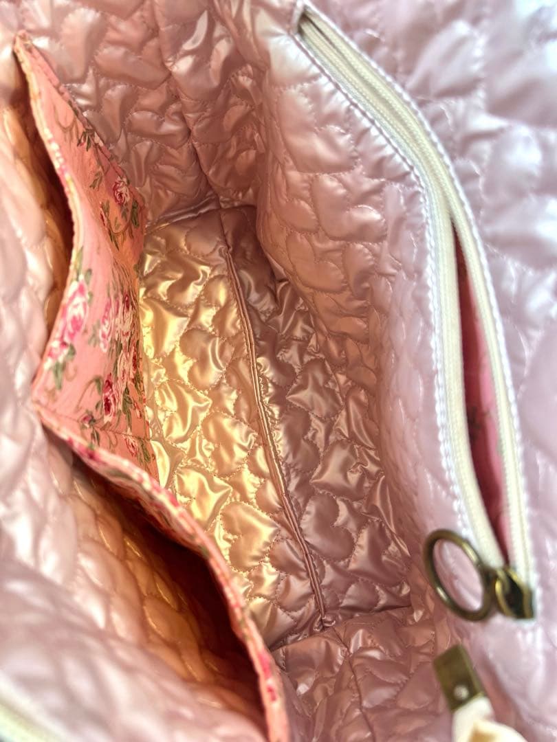 あ*き様 コヤンイサムチョン　ふんわりフリルのファスナーバッグ　刺繍生地