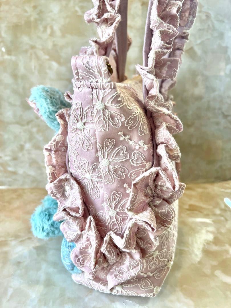 あ*き様 コヤンイサムチョン　ふんわりフリルのファスナーバッグ　刺繍生地