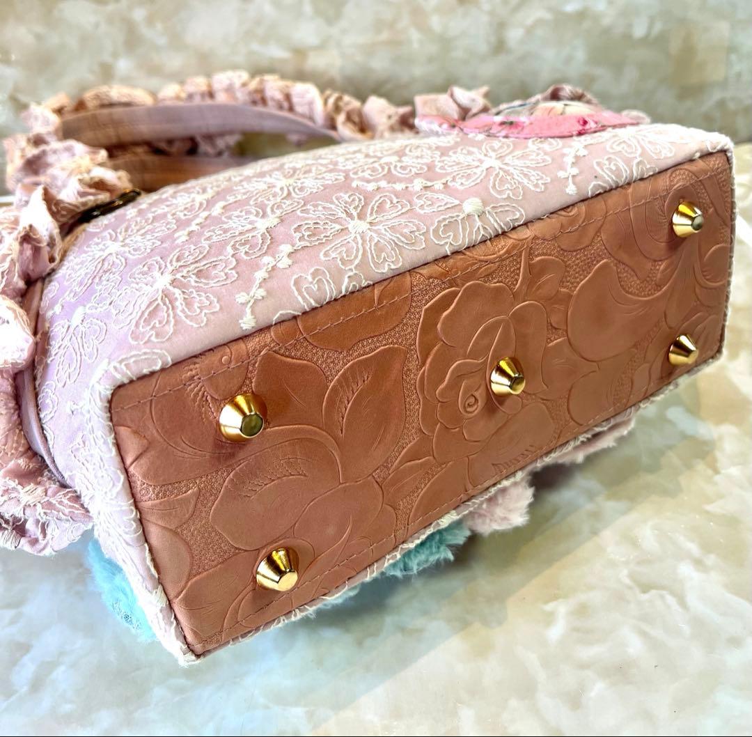 あ*き様 コヤンイサムチョン　ふんわりフリルのファスナーバッグ　刺繍生地