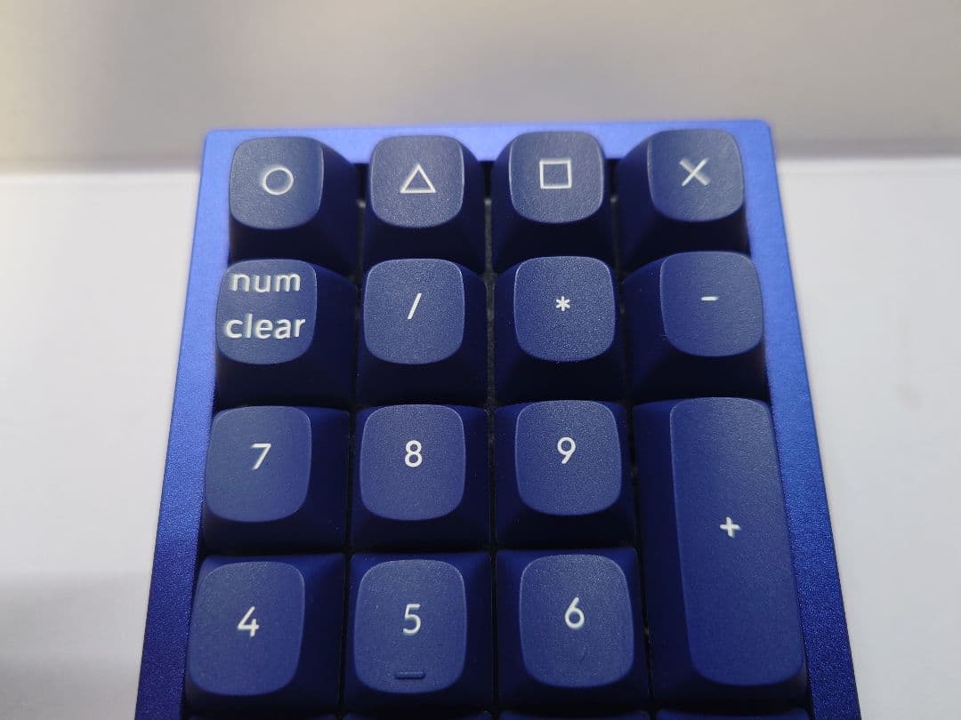 keychron Q0 テンキー　有線　赤軸　箱付き　メルカリ最安