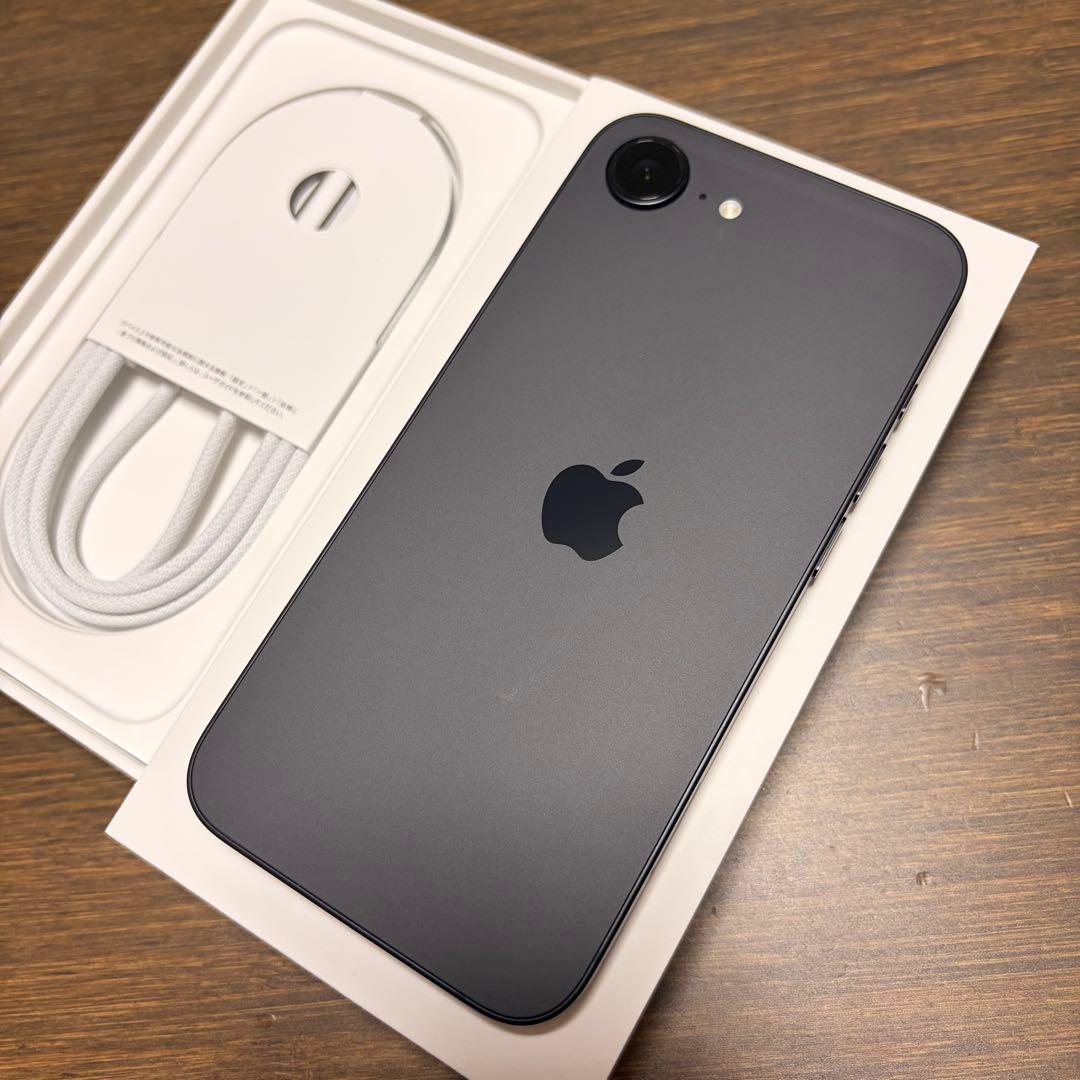 iPhone16e 128GB ブラック SIMフリー 美品　本体　新古品