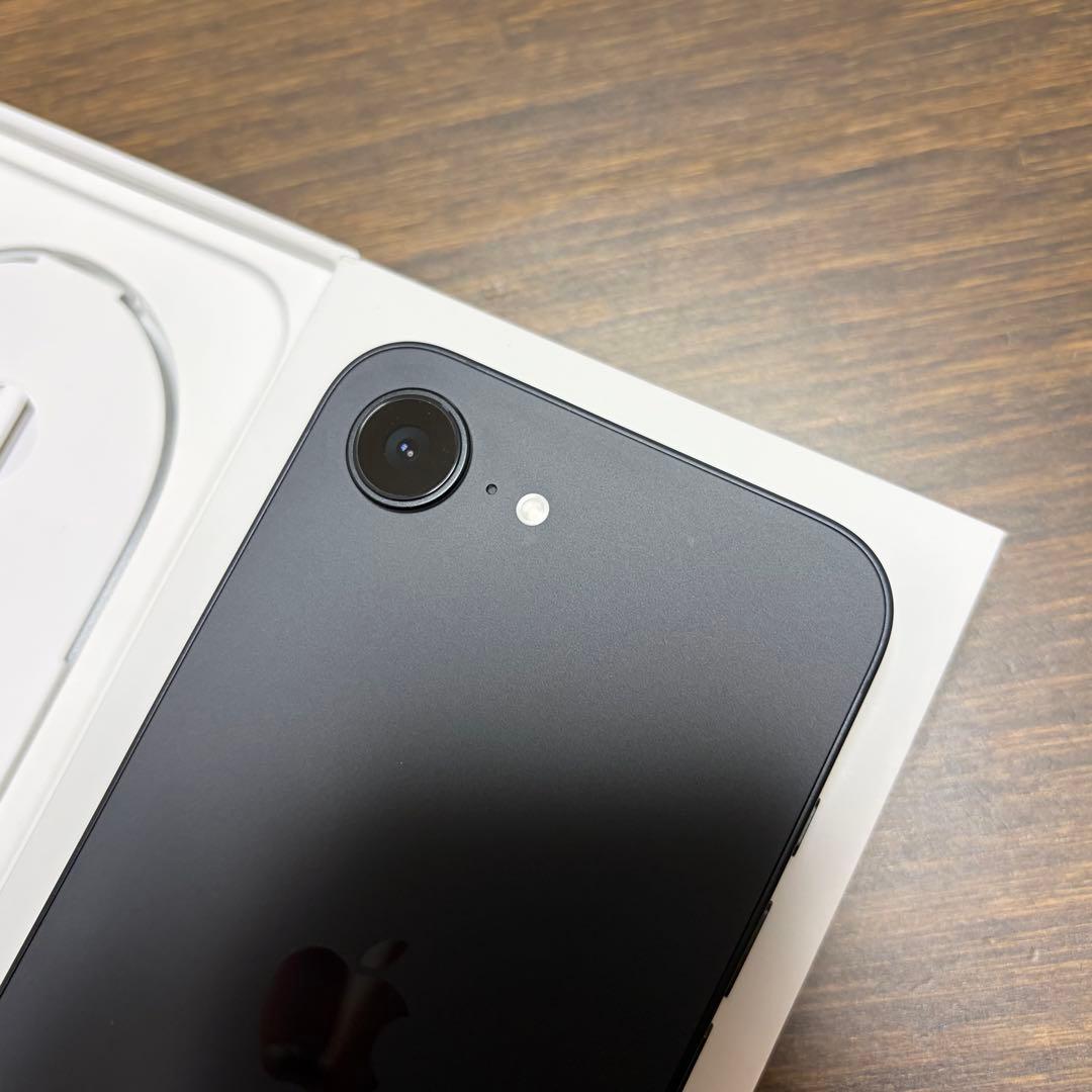 iPhone16e 128GB ブラック SIMフリー 美品　本体　新古品
