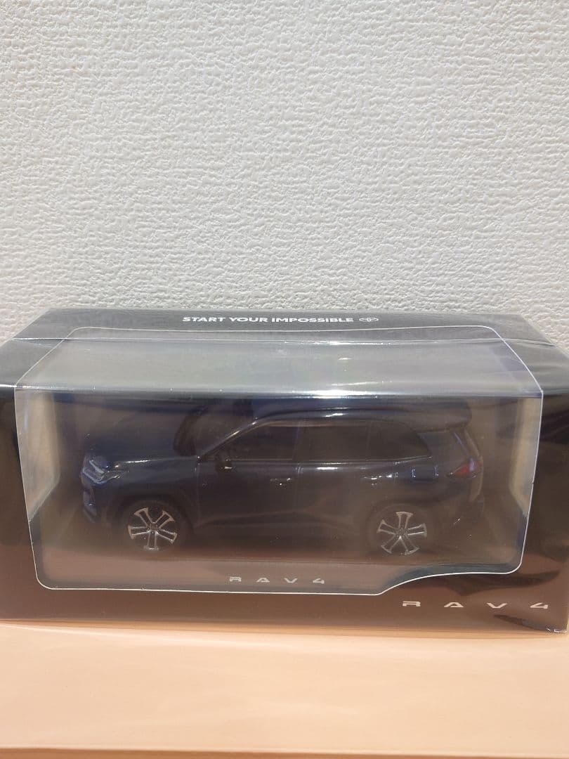 新型RAV4 Z・ハイブリッド カラーサンプル　新品　マッシブグレー