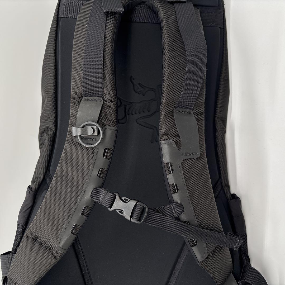 人気✴︎アークテリクス アロー 22 グリーン カナダ限定 廃盤　バックパック