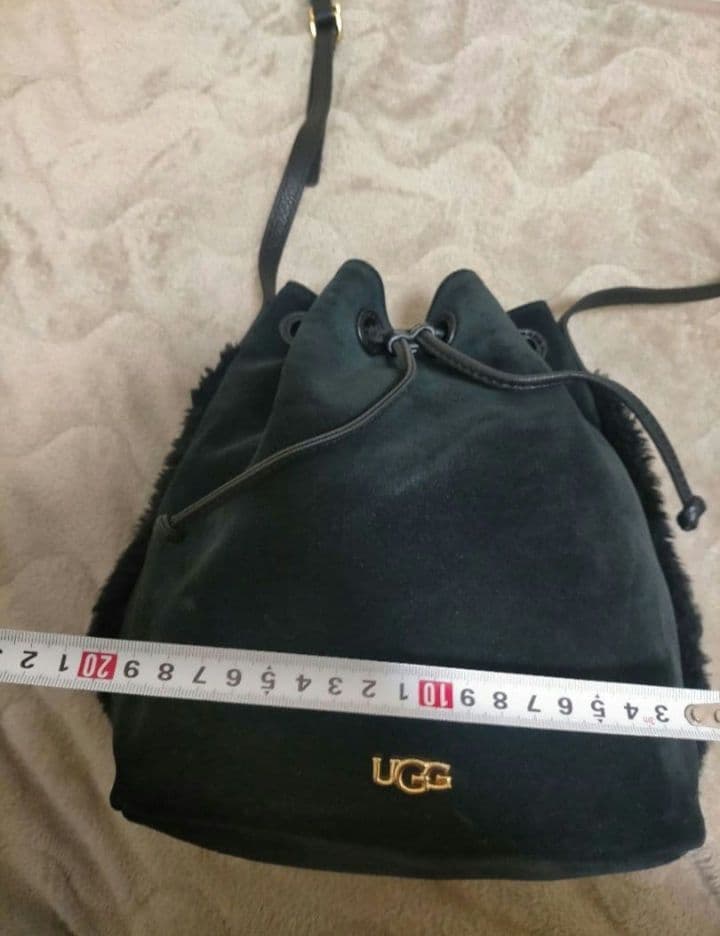 hamham正規品未使用美品アグ スウェードショルダーバッグ ブラック