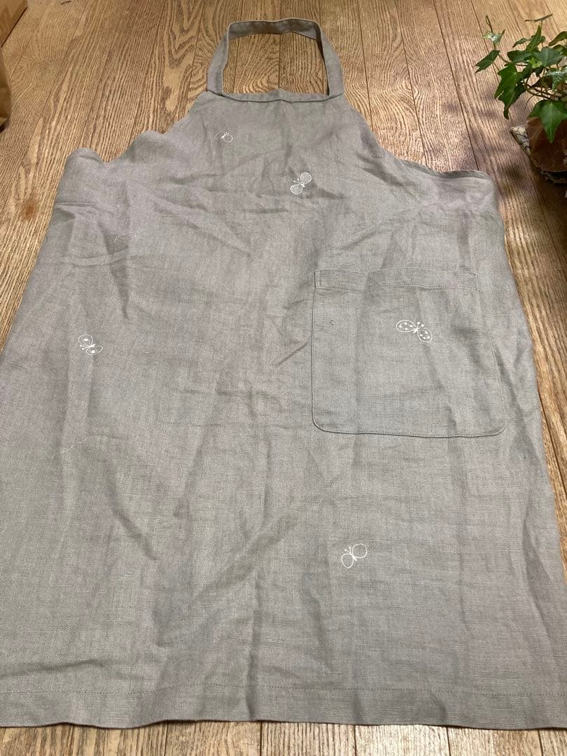 mina perhone 美品　choucho エプロン　グレー