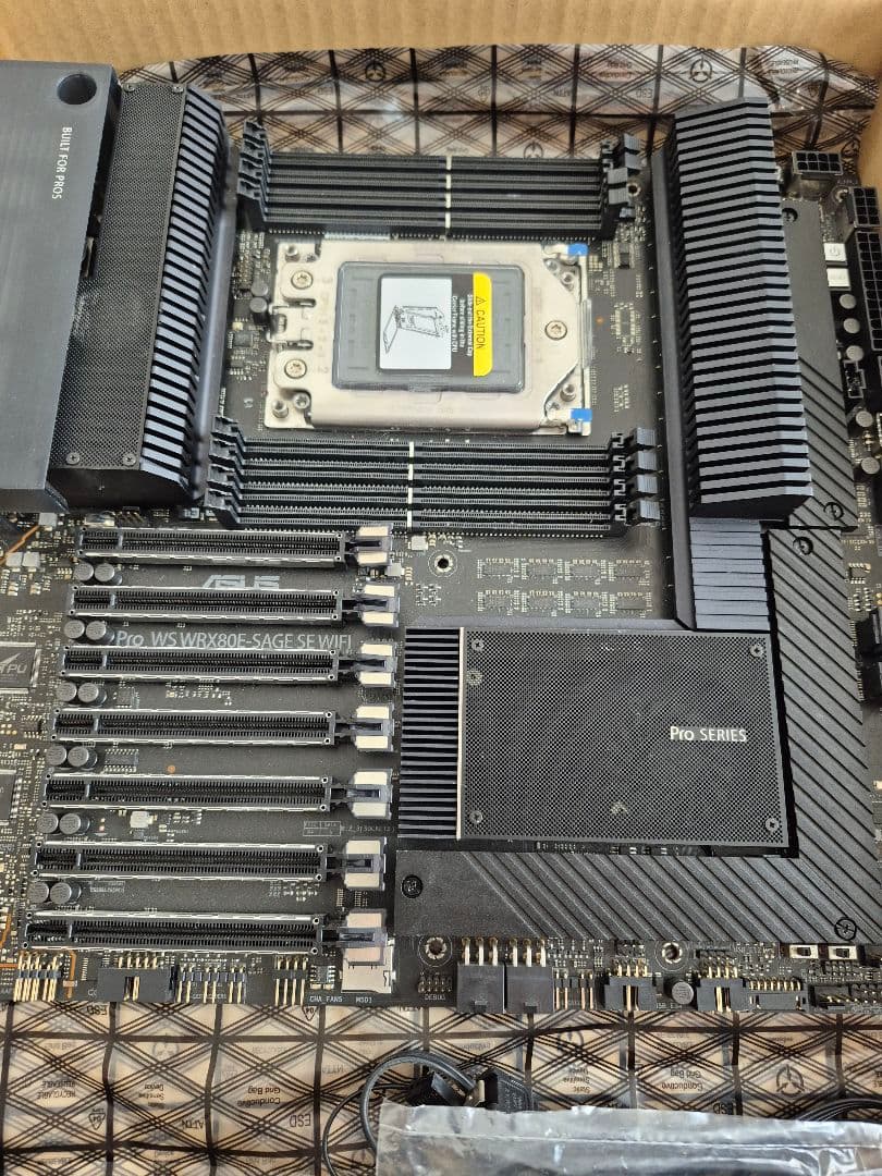 Pro WS WRX80E-SAGE SE WIFI 本体