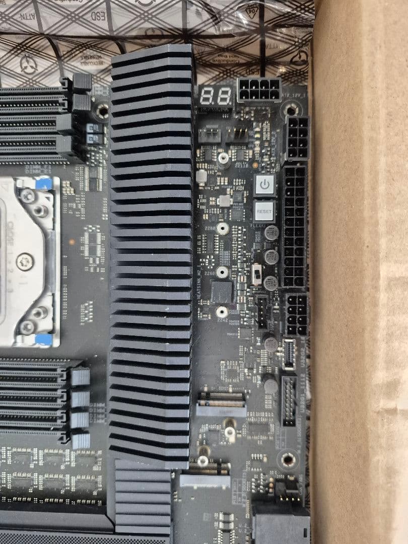 Pro WS WRX80E-SAGE SE WIFI 本体