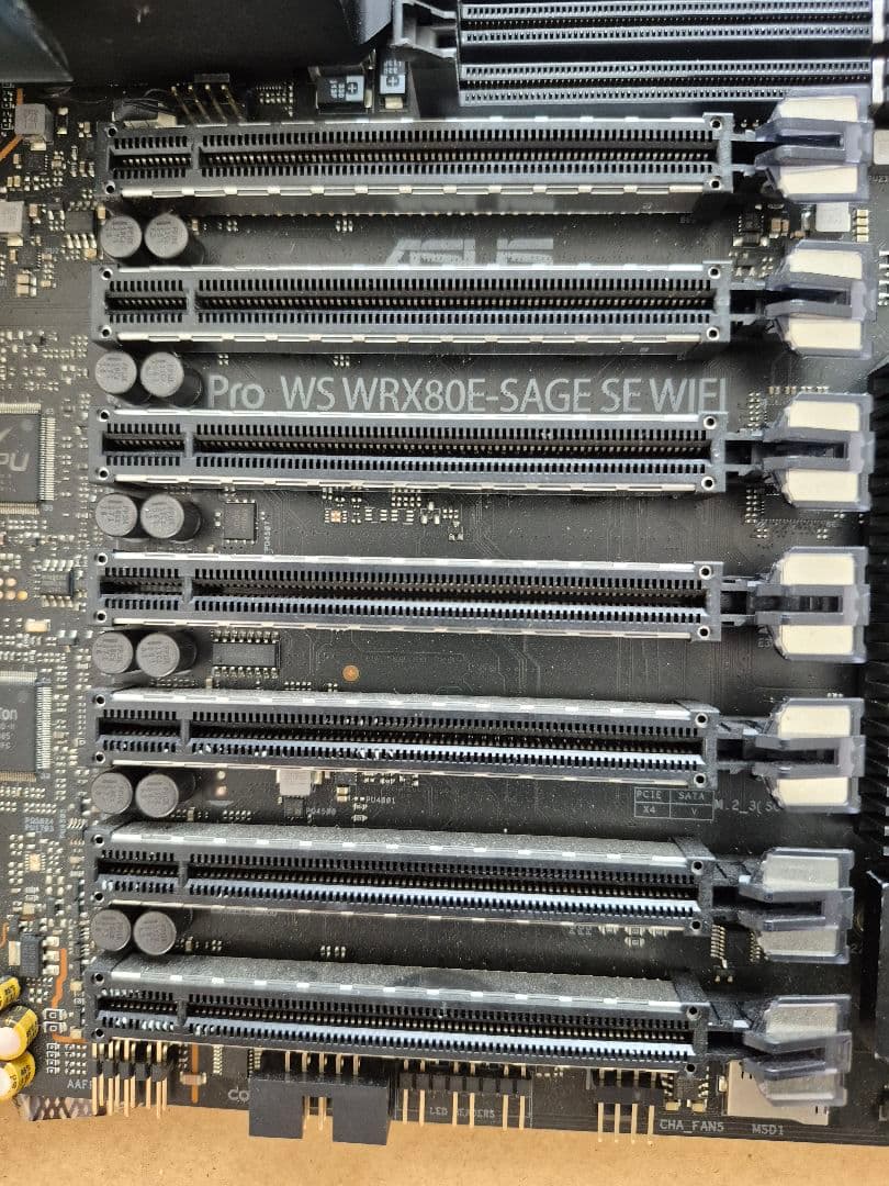 Pro WS WRX80E-SAGE SE WIFI 本体