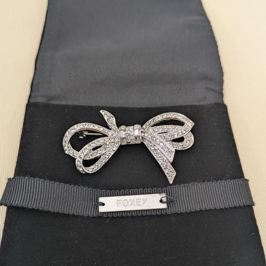 FOXEYのリボンのブローチ　未使用品です。