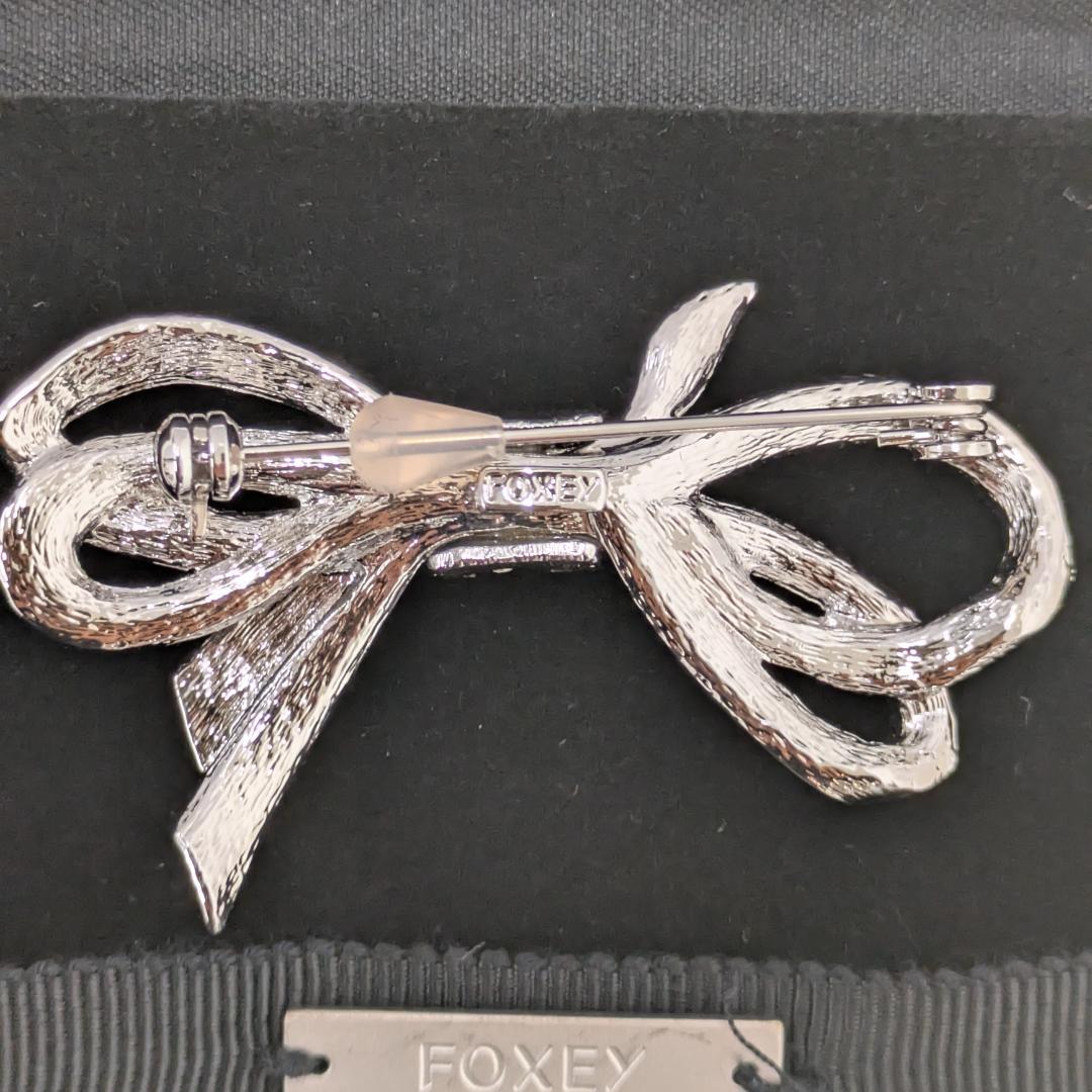 FOXEYのリボンのブローチ　未使用品です。