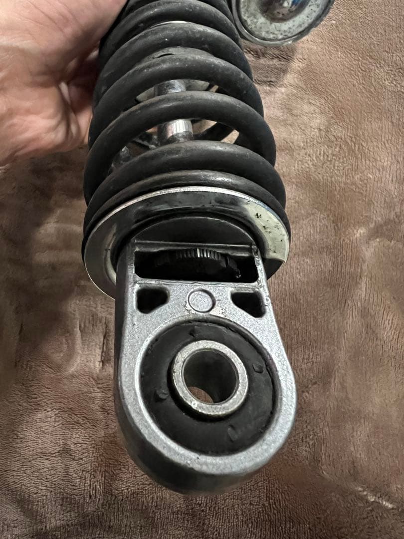 まさ✨プロフ必読✨即購入OK‼️ 純正リアサス　KYB