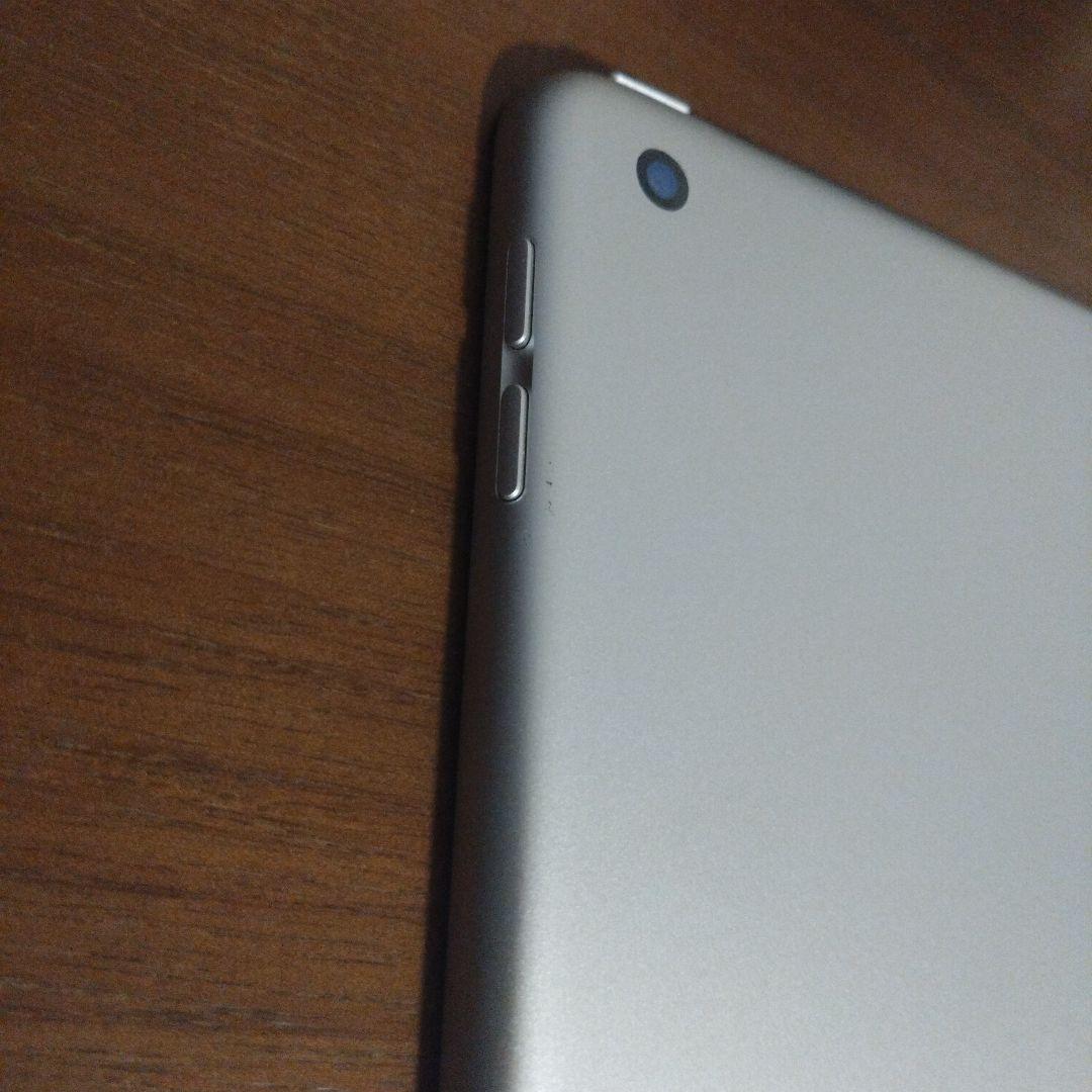 Apple iPad　第9世代 シルバー 本体・ライトニングケーブル付き