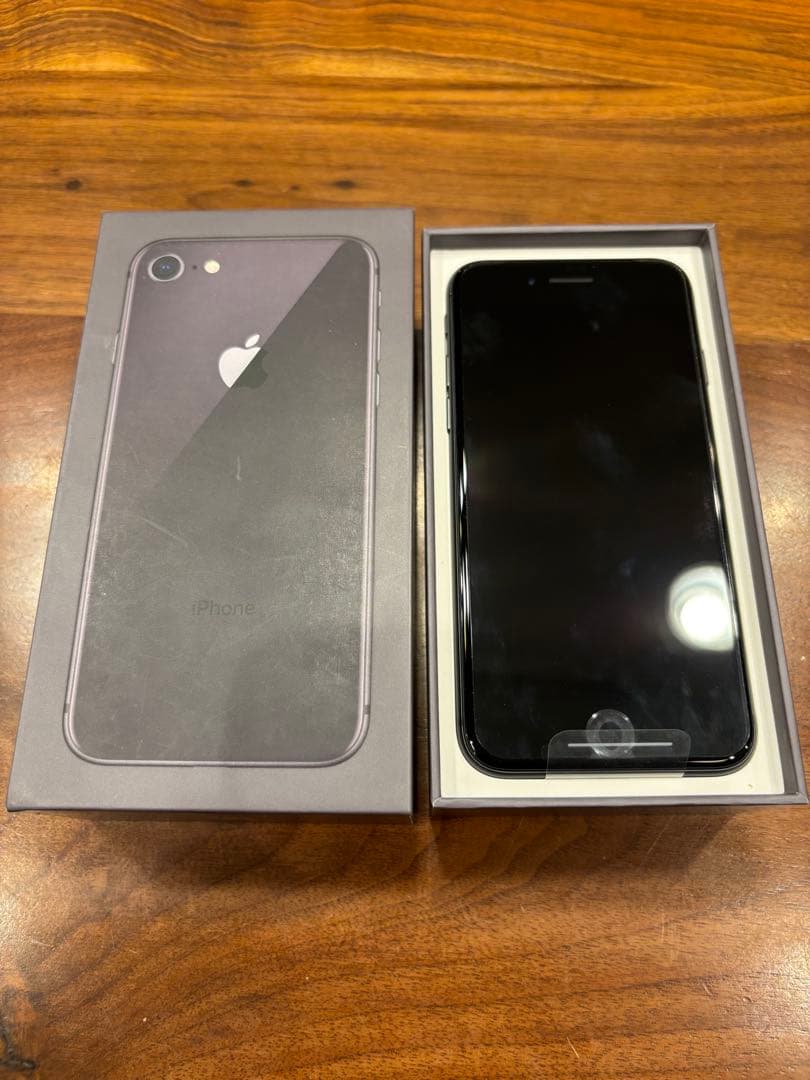 【新品】iPhone8 スペースグレイSIMフリー 純正イヤホン・充電器付き