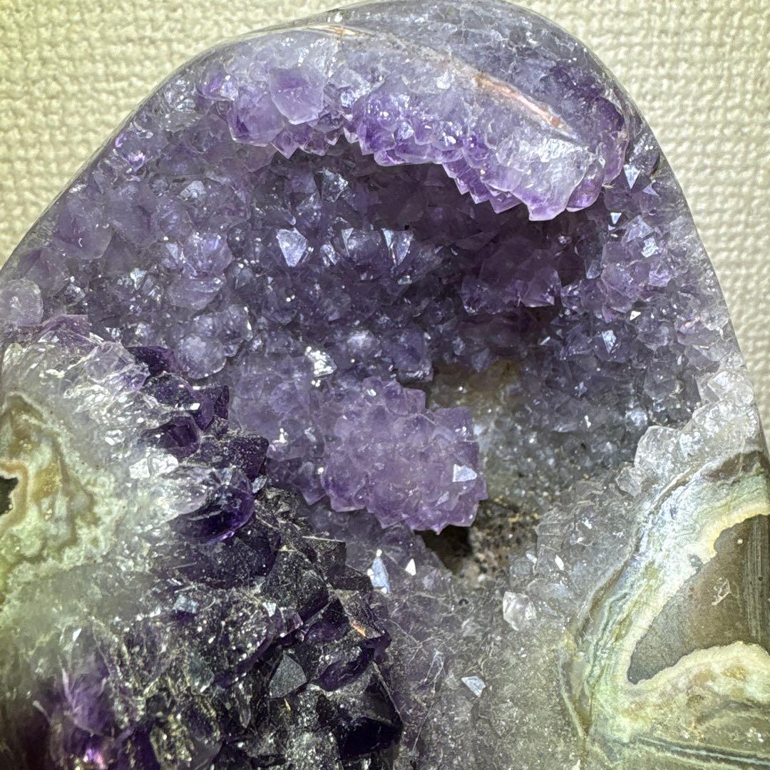 ウルグアイ産♡アメジストドーム♡2色カラー♡2.8kg フラワー♡天使の指紋付き