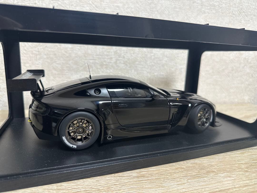 1/18 Aston Martin Vantage 2013 （BLACK）