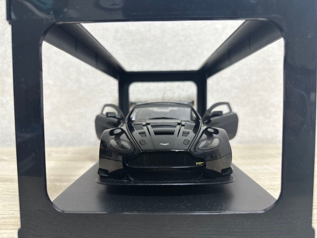 1/18 Aston Martin Vantage 2013 （BLACK）