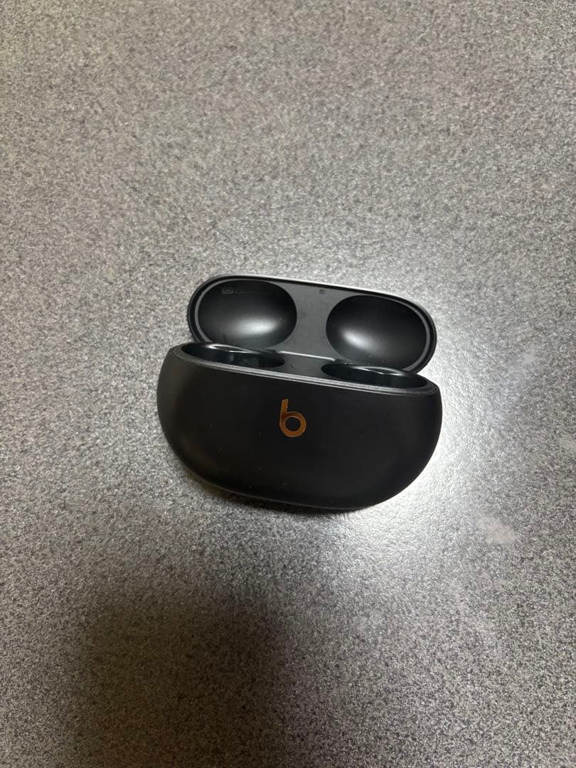Beats ワイヤレスイヤホン ブラック　ケースのみ