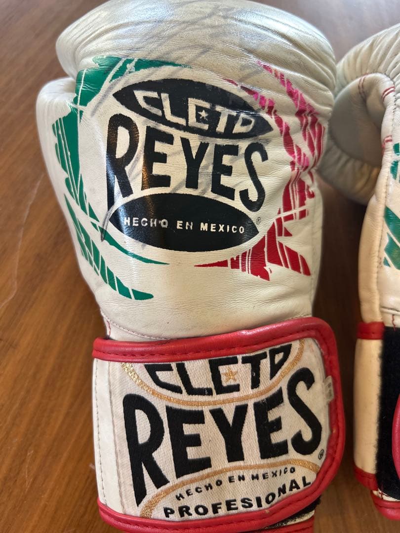 8オンス CLETO REYES ボクシンググローブ 比嘉大吾サイン レイジェス