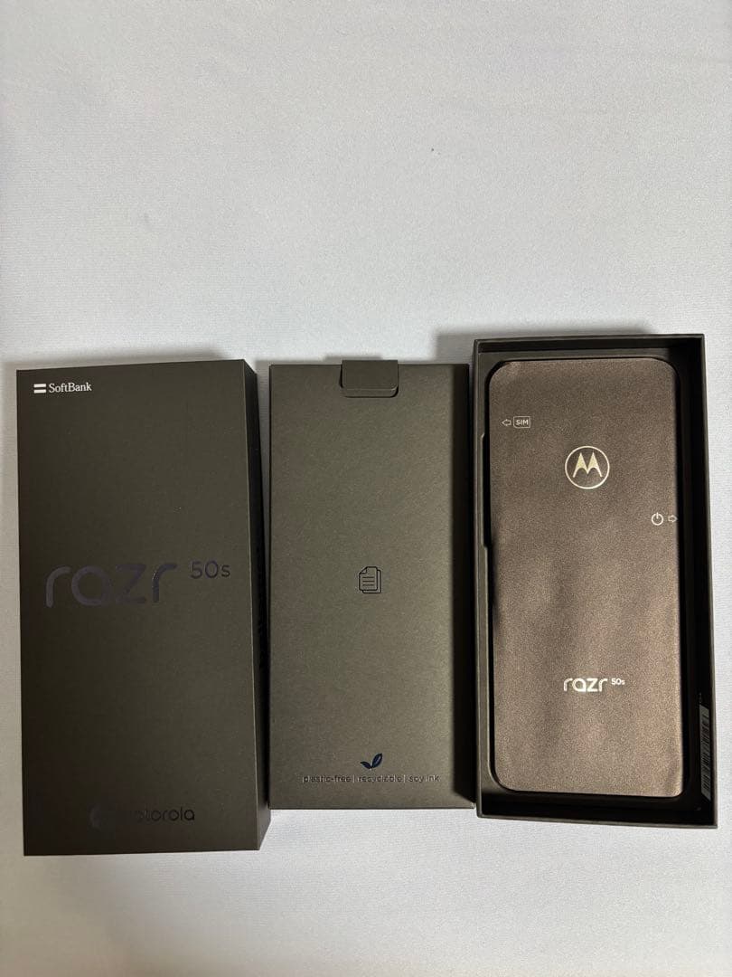 く*ち様 【新品・最安値】motorola razr 50s