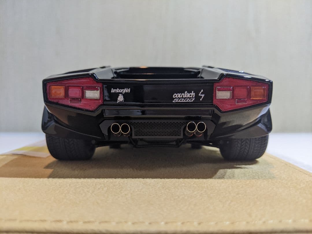 1/18 メイクアップ IDEA カウンタック LP5000S 1982