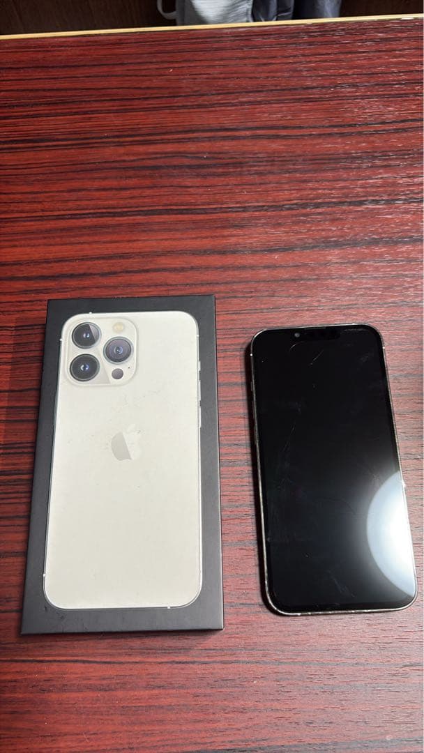 iPhone13pro 256GB シルバー（白）