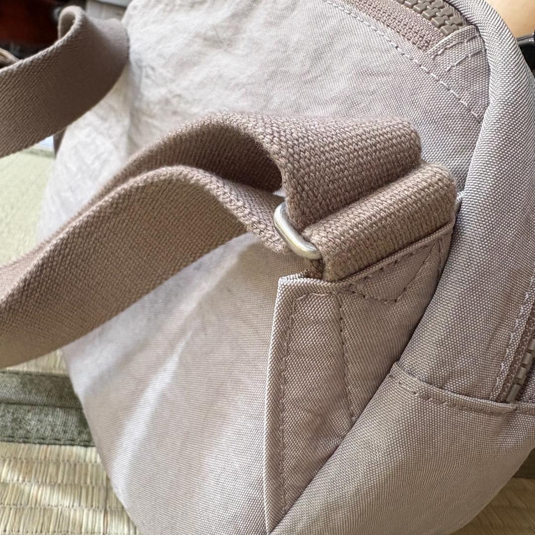 NIZYU KANO FUKUI SIWAナイロンボディバッグM グレージュ