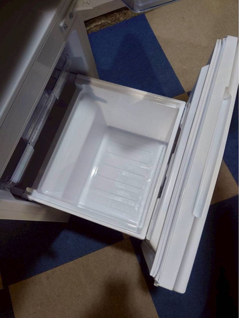 東京都23区(送料込)美品SHARP 2ドア冷蔵庫 23年製 (TPH4872)