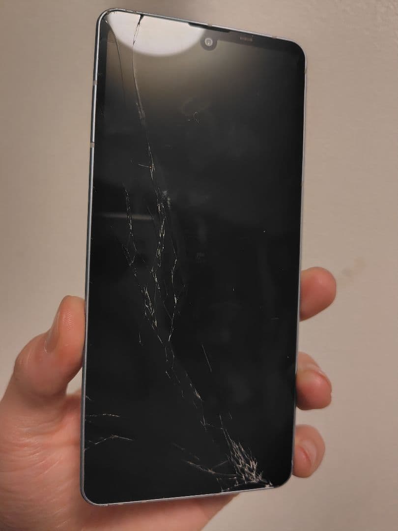 AQUOS sense7【ひび割れあり】