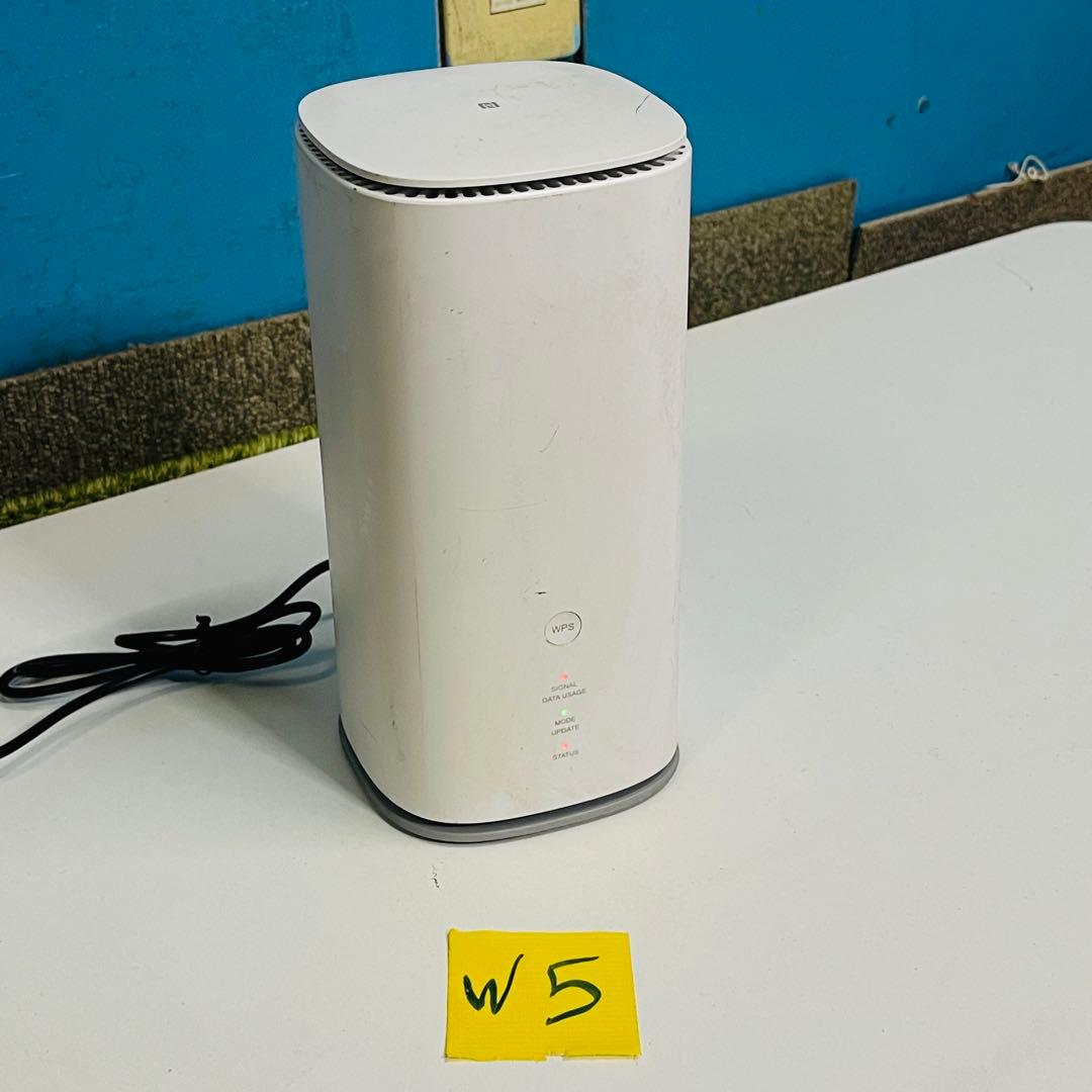 ZTE Speed Wi-Fi  5G L13 ホ黒のアダプター付き