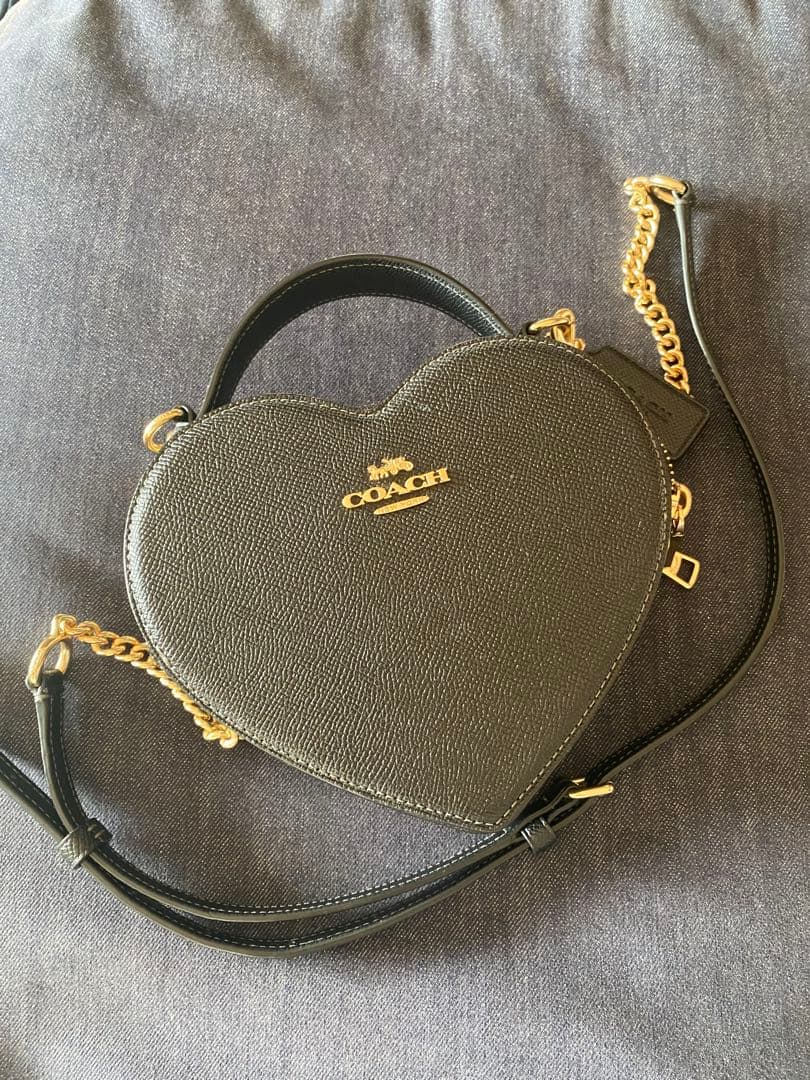 COACH ハート型ショルダーバッグ ブラック