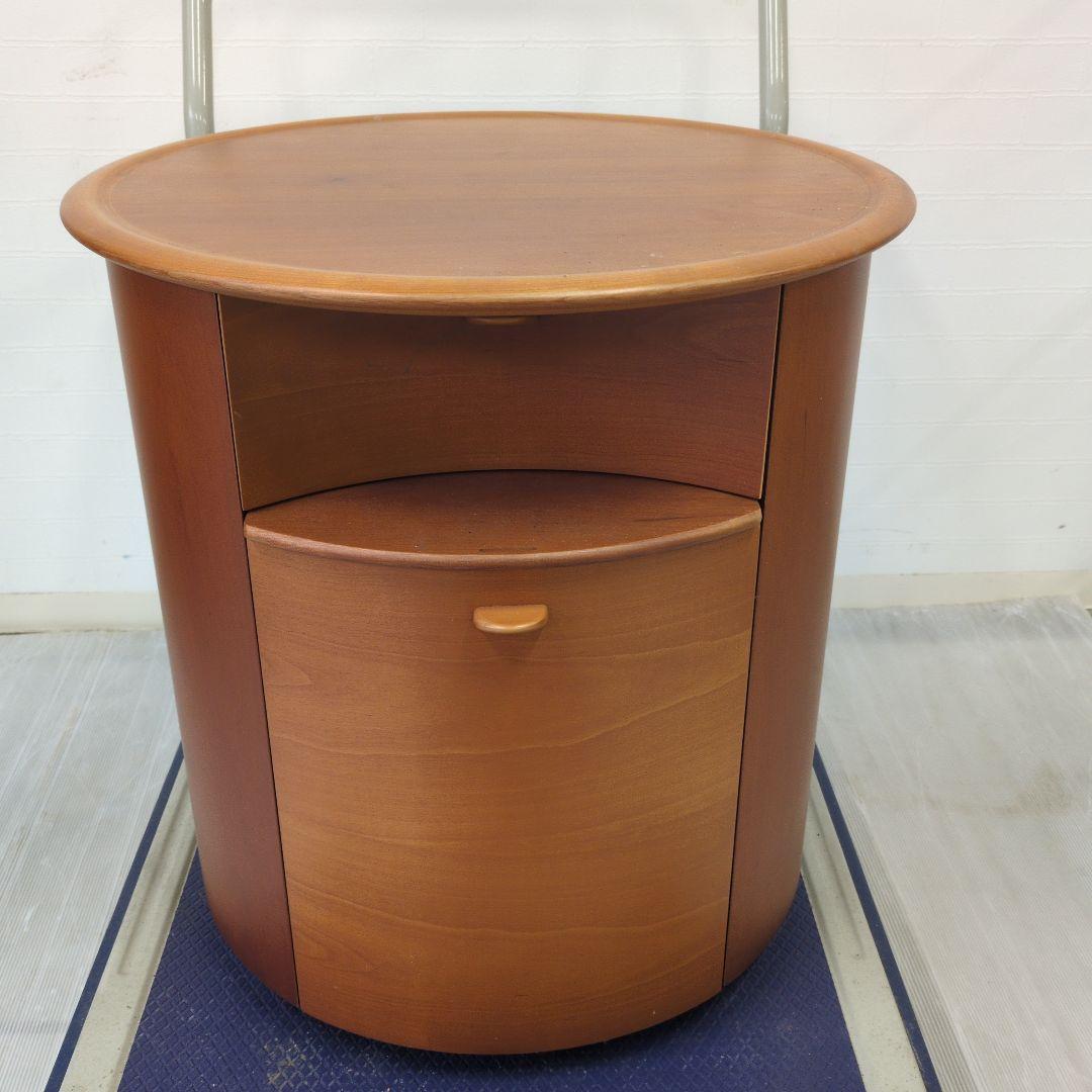 Poliform ベッドサイドキャビネット　イタリア製