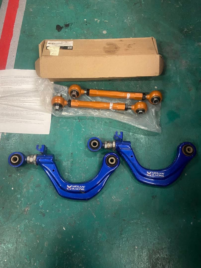 ゴルフ5 MEGAN RACING アーム＆Skidracingロッドセット中古