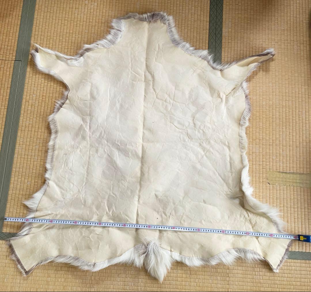 トナカイ　毛皮　敷物　ラグ