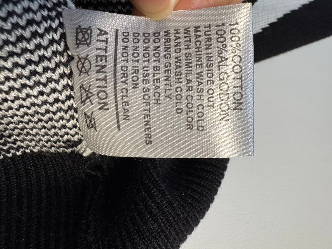 Stussy グラフィックニット 長袖スウェット ブラック ロゴ入り