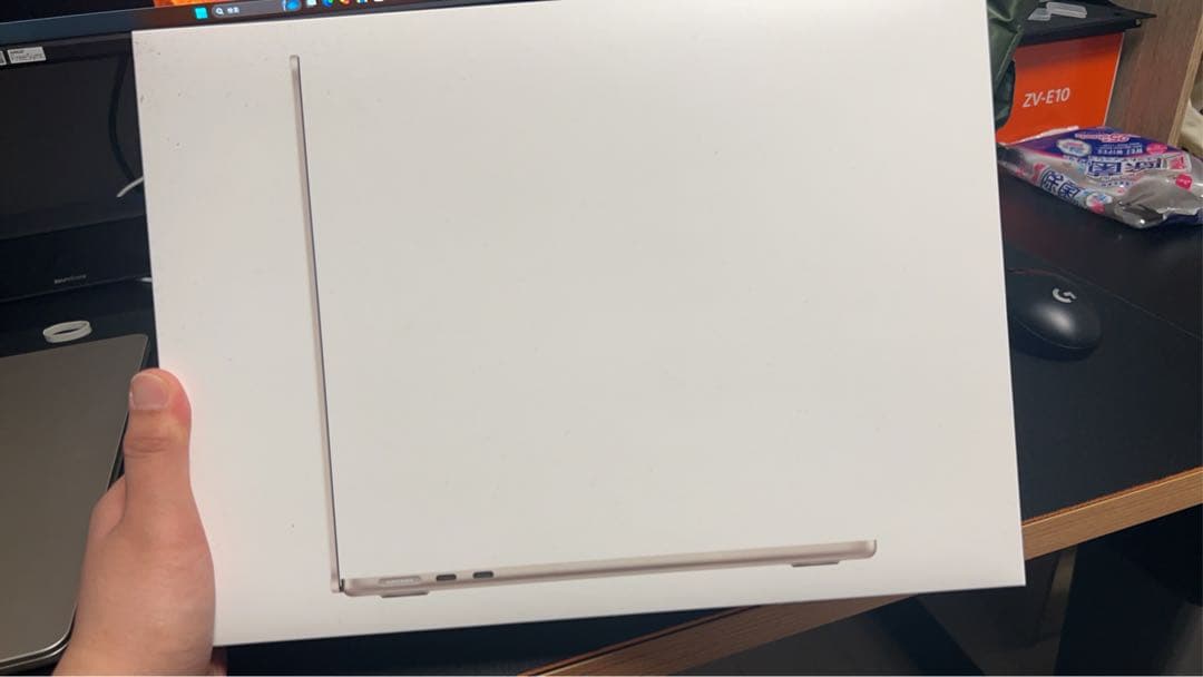 Apple MacBook Ari 265ギガ