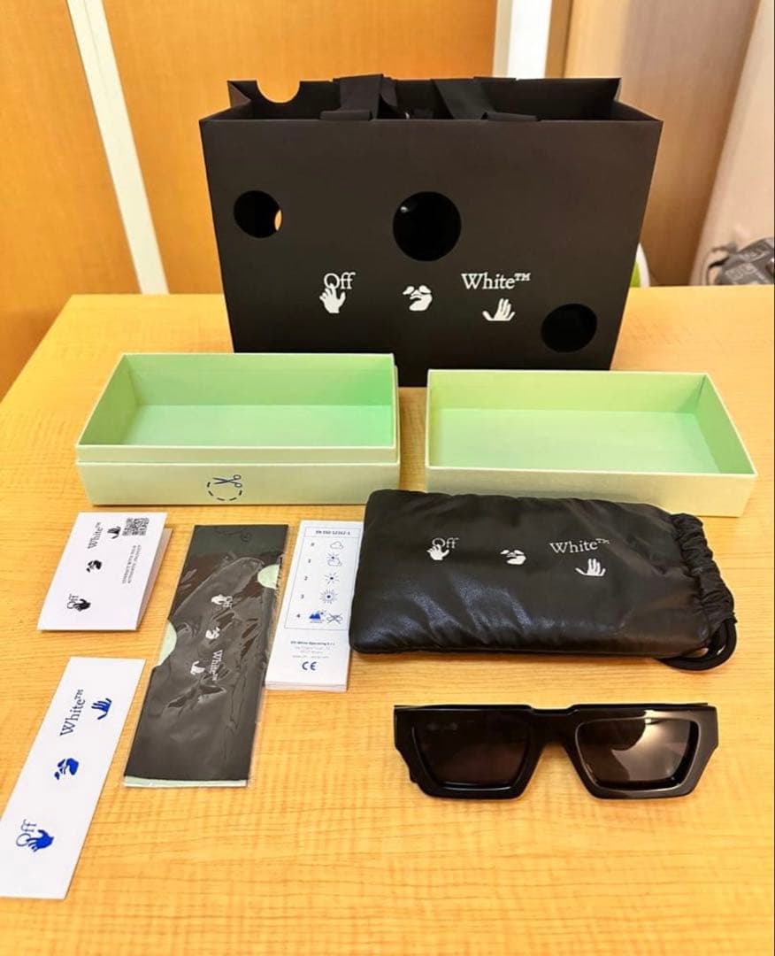 小物 OFF WHITE Manchester Sunglass