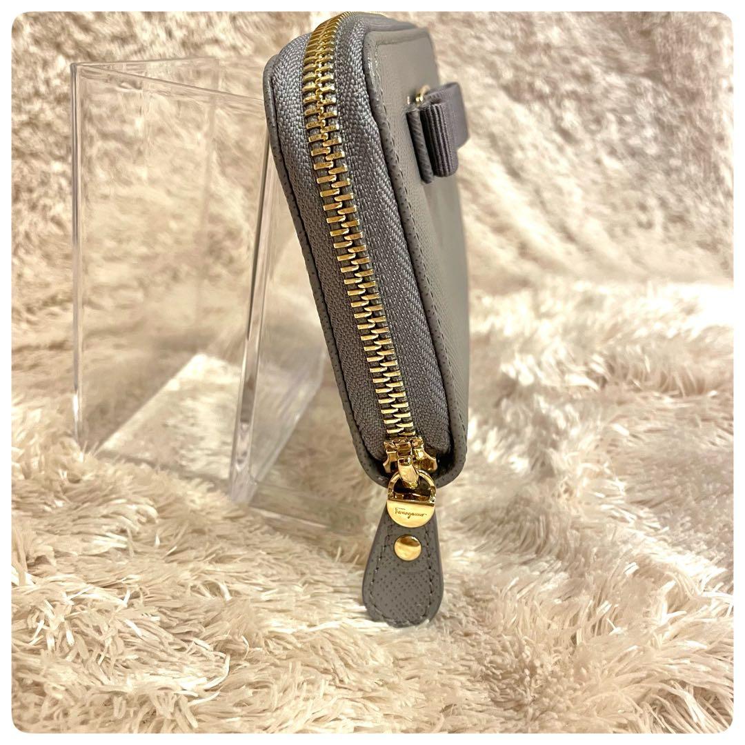 ほぼ未使用✨　フェラガモ ヴァラ レザー ラウンドジップ 小銭入れ ケース