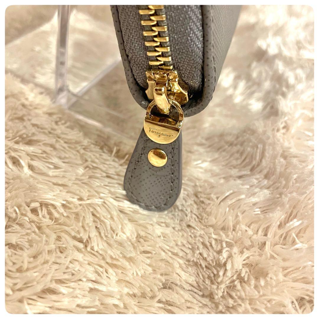 ほぼ未使用✨　フェラガモ ヴァラ レザー ラウンドジップ 小銭入れ ケース