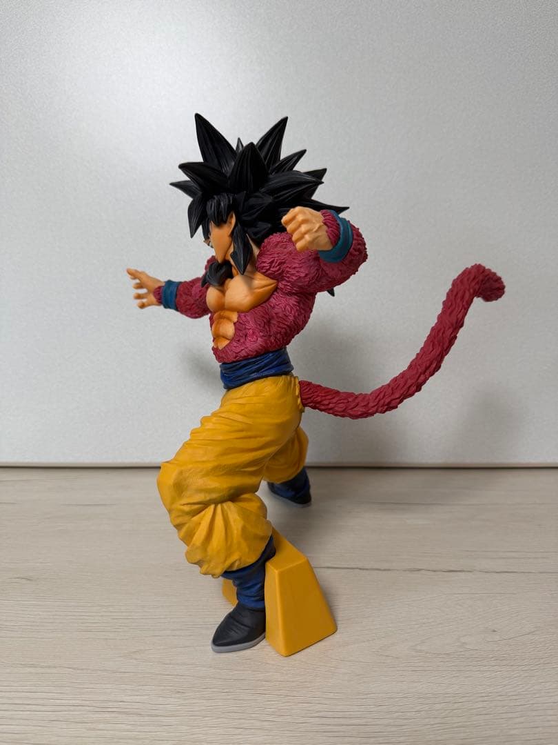 BWFC 超サイヤ人4孫悟空 フィギュア