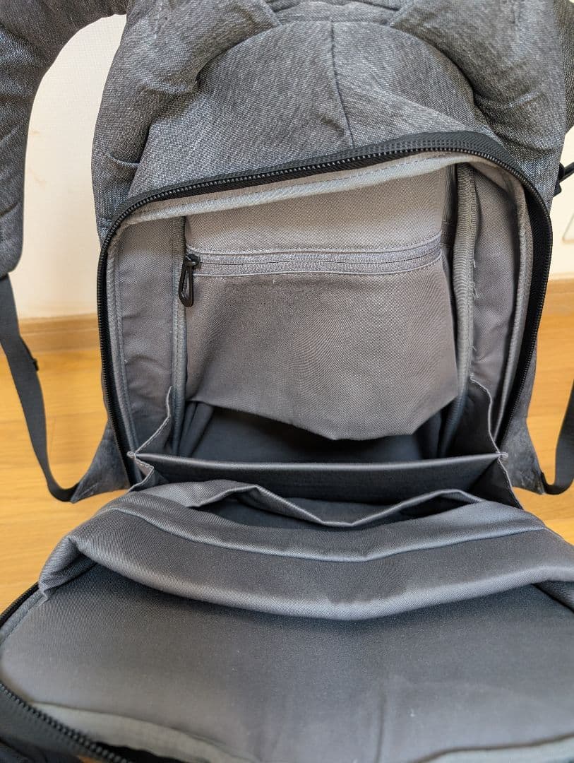 グレー バックパック 調整可能ショルダー