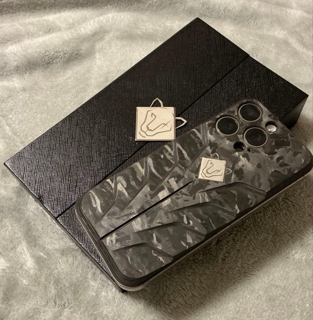 iPhone MagSafe カーボンファイバーケース ゴールデンコンセプト