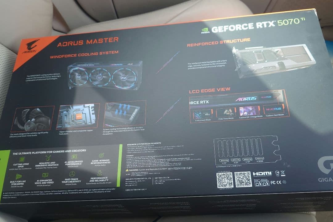 AORUS MASTER GeForce RTX 5070 Ti 本体