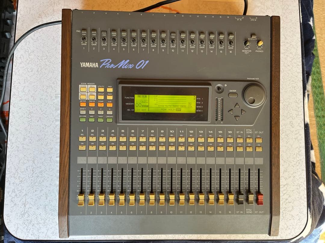 レオン　YAMAHA ProMix 01 デジタルミキサー