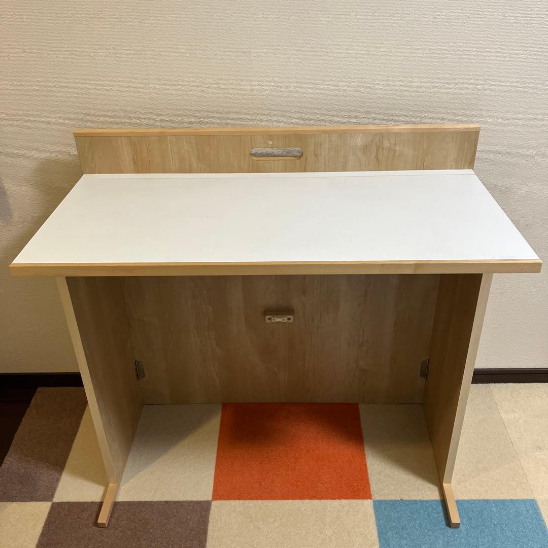 隙間にしまえる折りたたみデスク　収納式　持ち運び可能　学習机