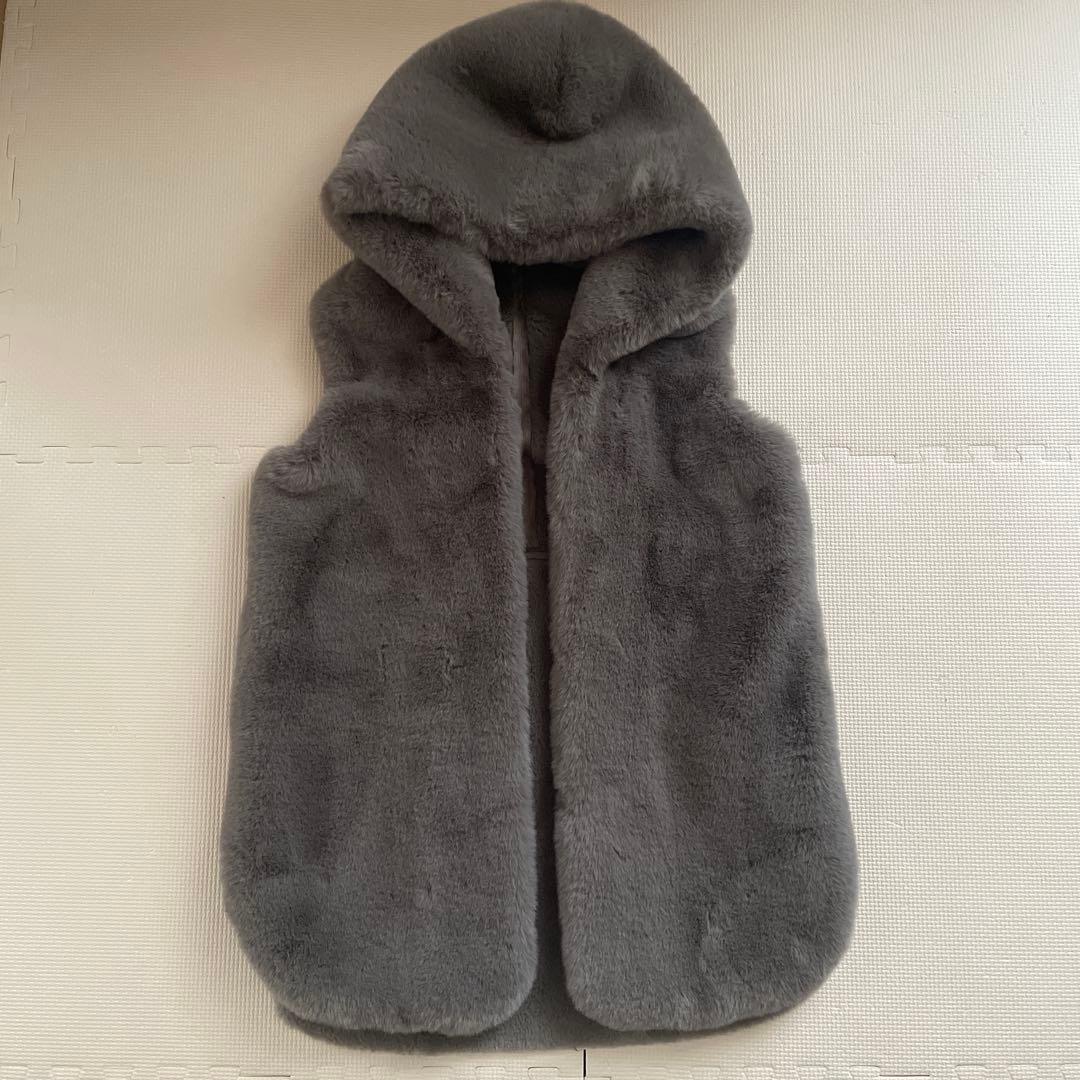 【値下げ】PASSIONE パシオーネ　フェークファー　フード付きベスト